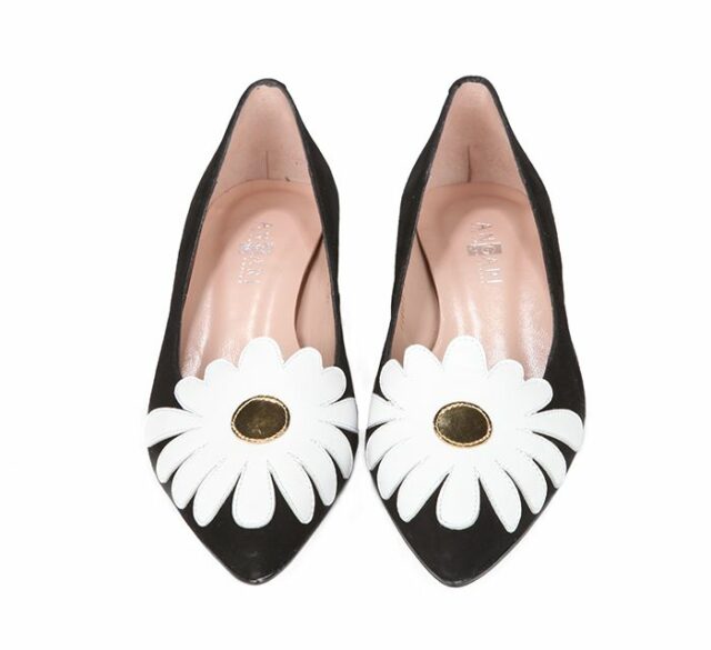Zapatos Mujer Planos Ante Negro Flor Puntera Angari Shoes.