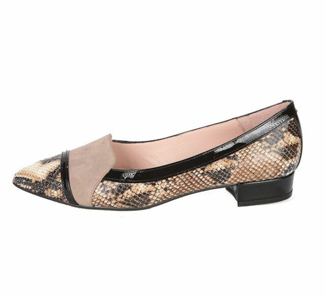 Zapato Plano Animal Print Nude Angari Shoes.