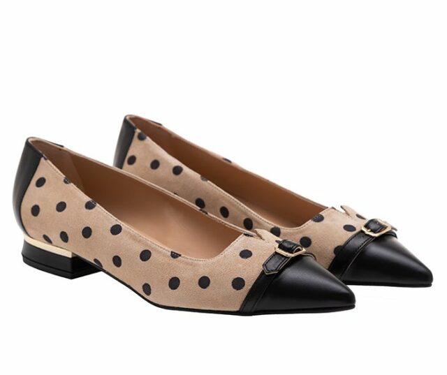 Zapato plano piel ante lunares