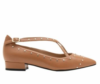 Zapato plano piel cuero con remaches dorados