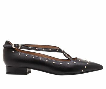 Zapato plano piel negro con remaches dorados